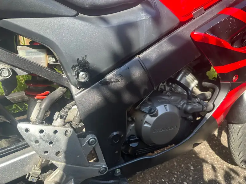 Honda CBR 125 R - foto 7