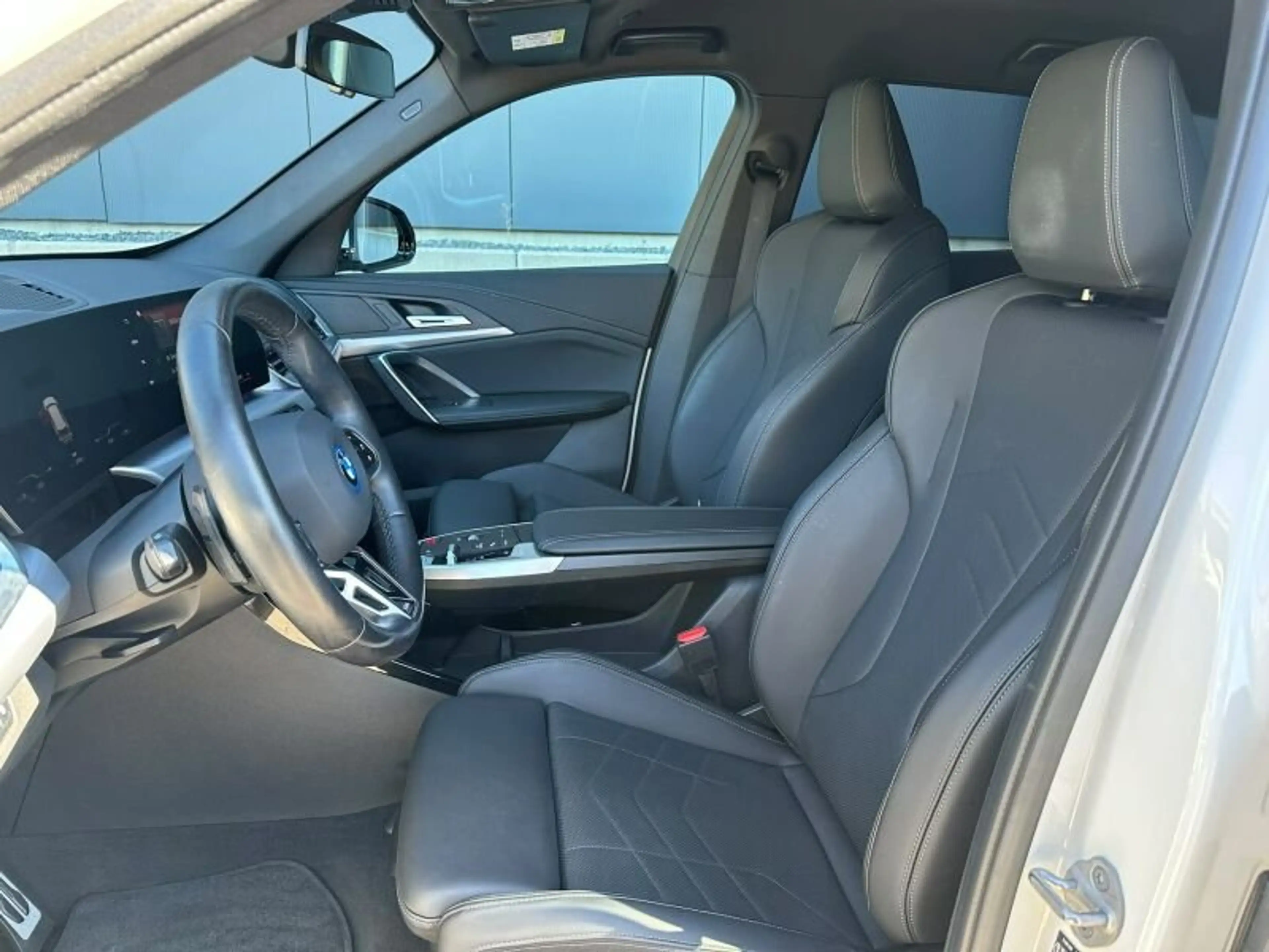 BMW iX1 xDrive30 M Sport AHK/LED+/HUD/A-SITZ/360CAM — photo 10