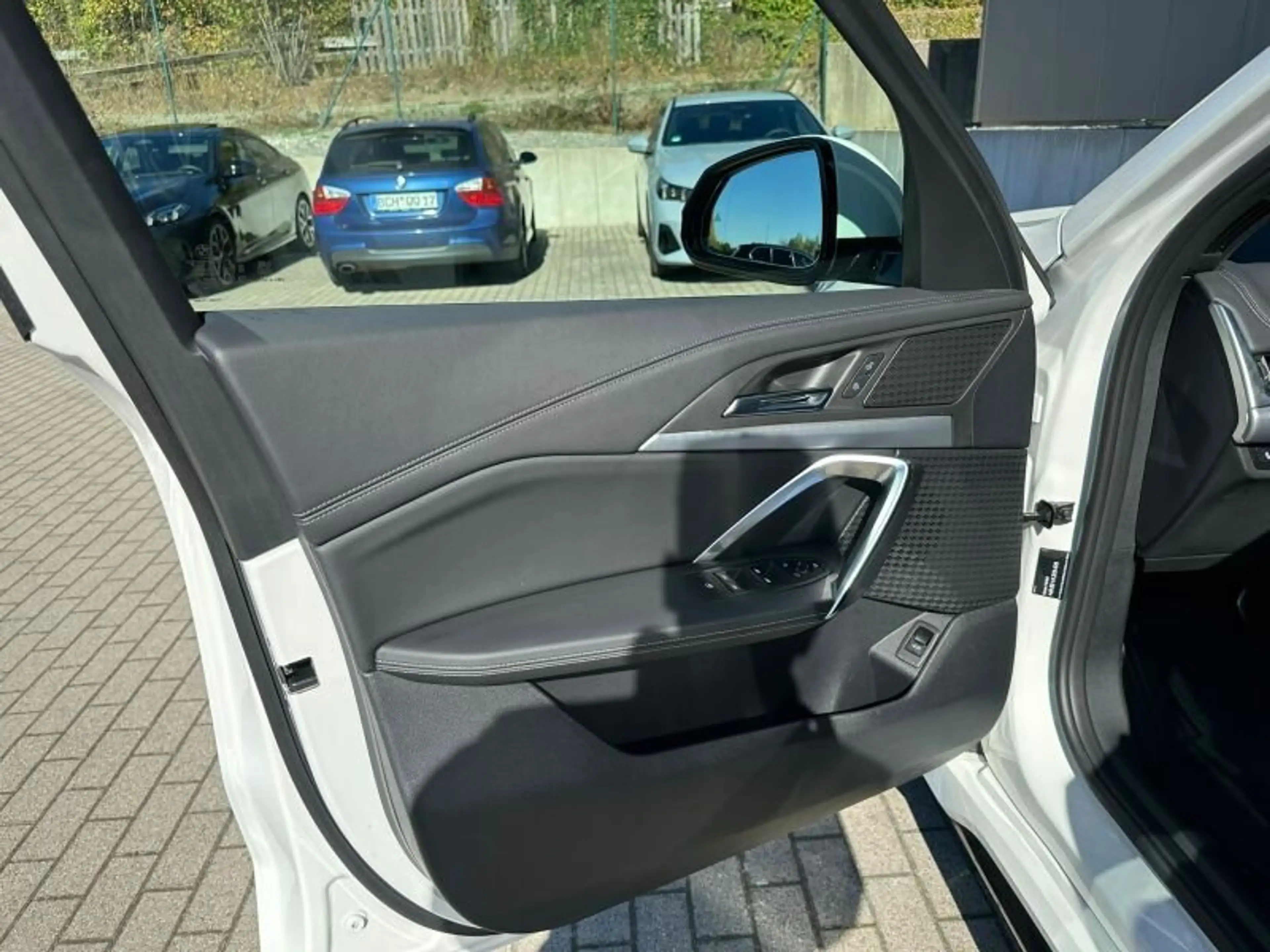 BMW iX1 xDrive30 M Sport AHK/LED+/HUD/A-SITZ/360CAM — photo 9