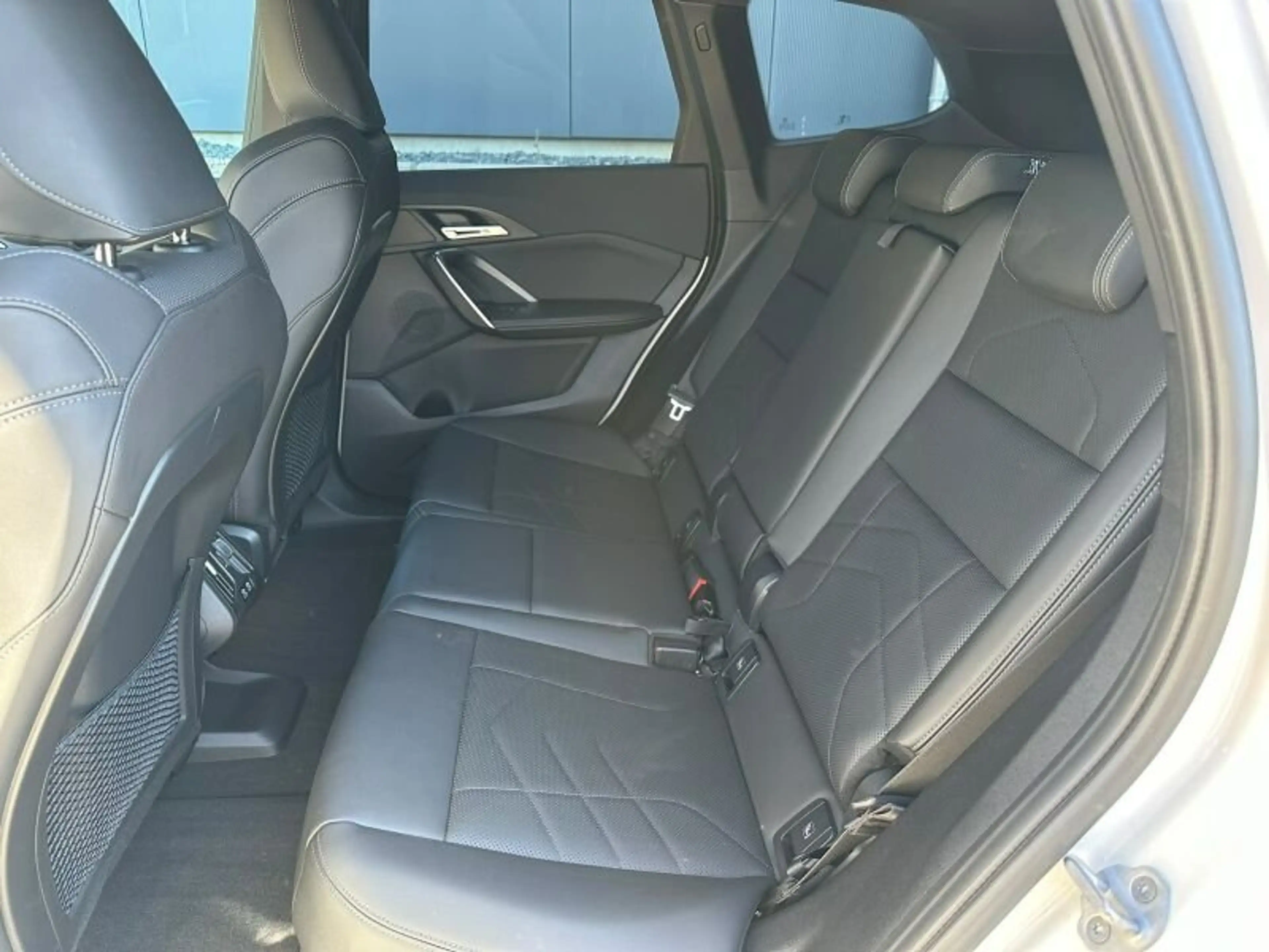 BMW iX1 xDrive30 M Sport AHK/LED+/HUD/A-SITZ/360CAM — photo 14