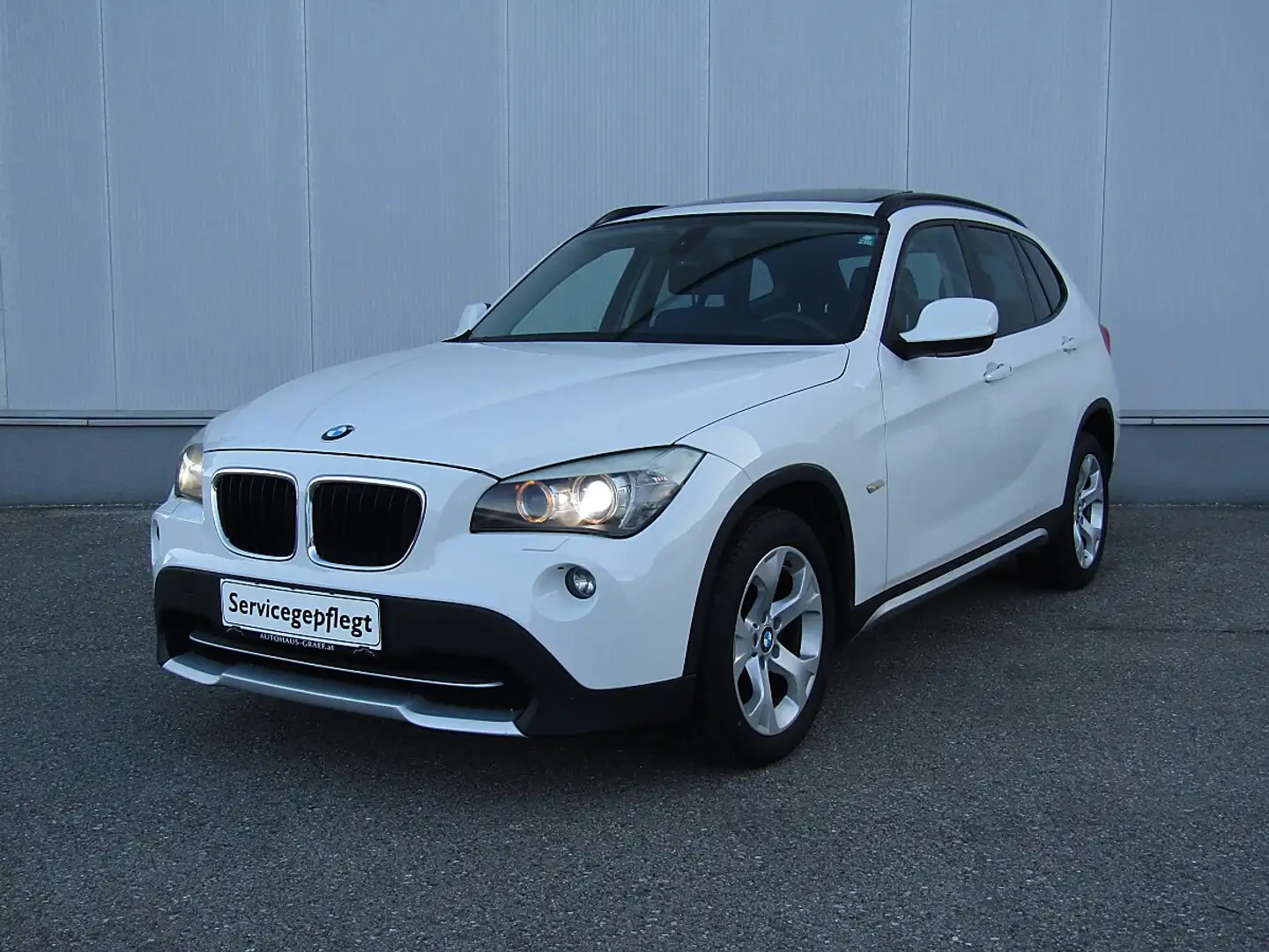 BMW X1 sDrive18d Österreich Paket Weiß - 1