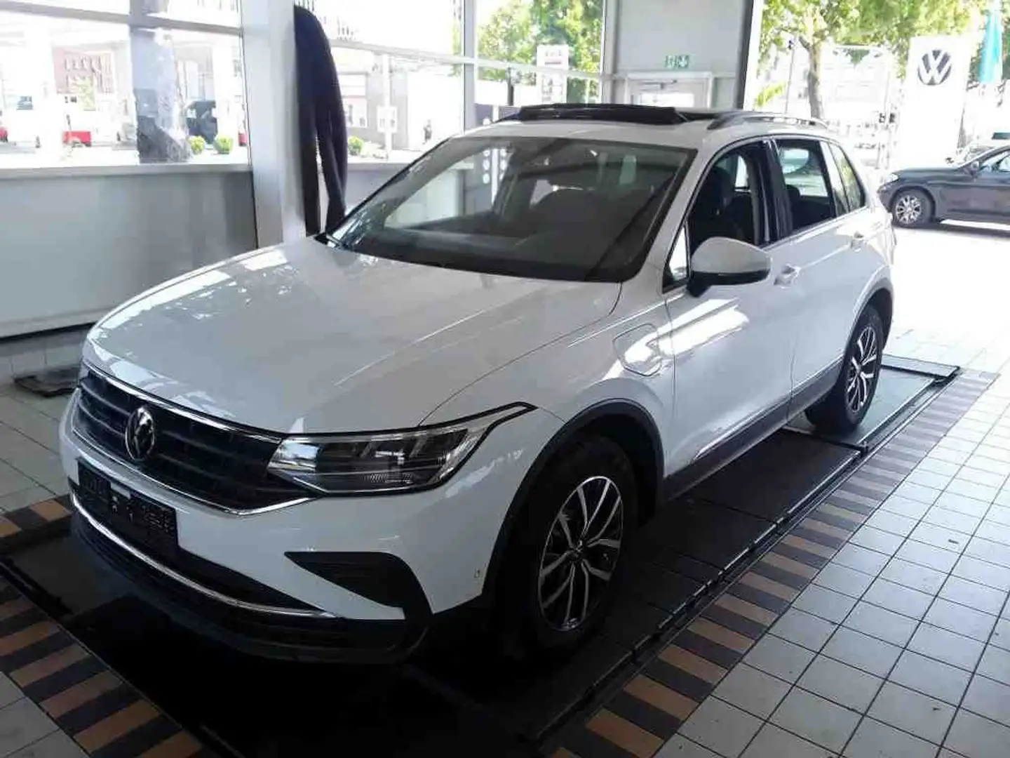 Volkswagen Tiguan 1.4 TSI eHybrid Life PANO HUD ACC SHZ Blanc - 2