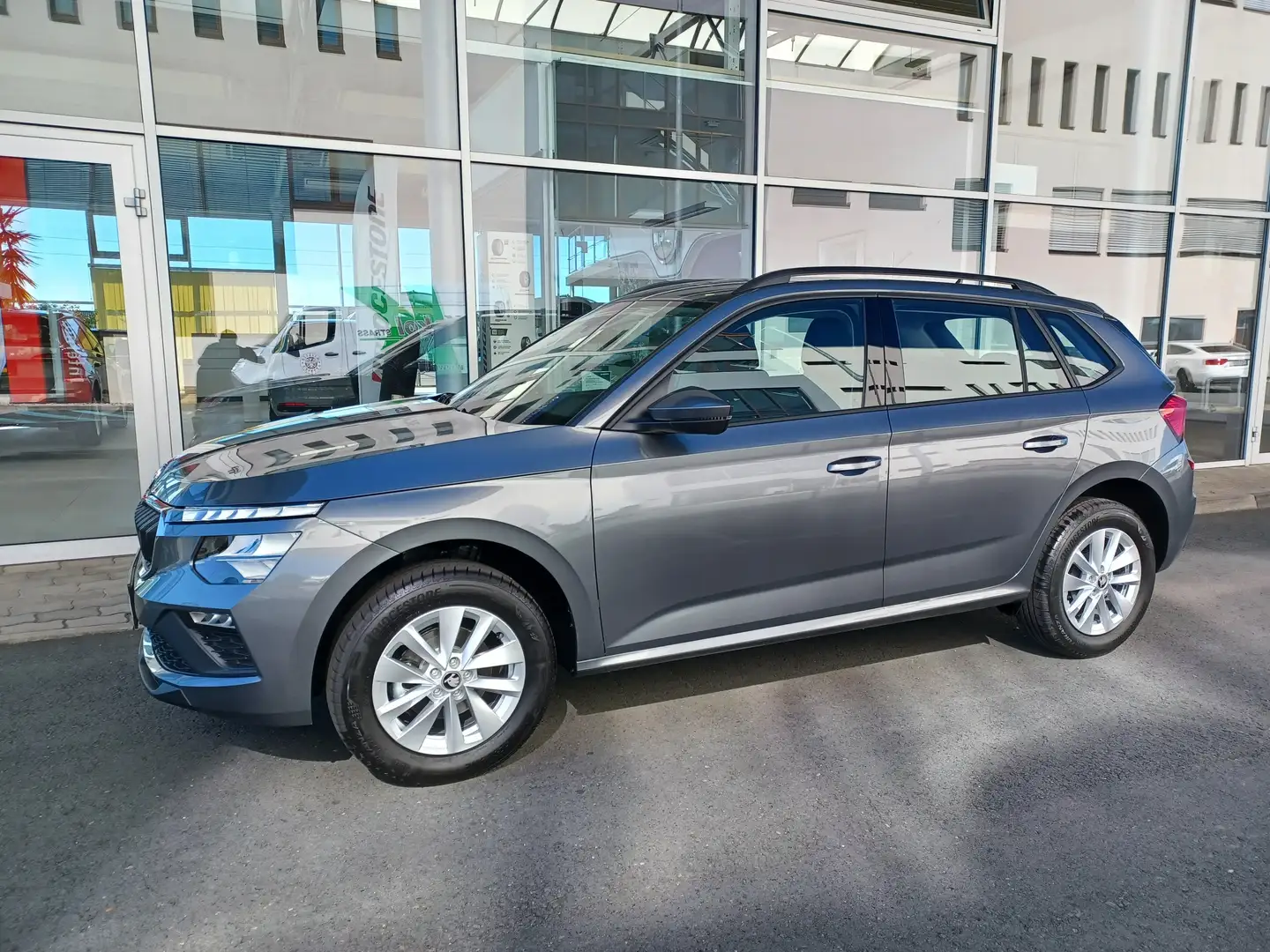 Skoda Kamiq Essence Grau - 1