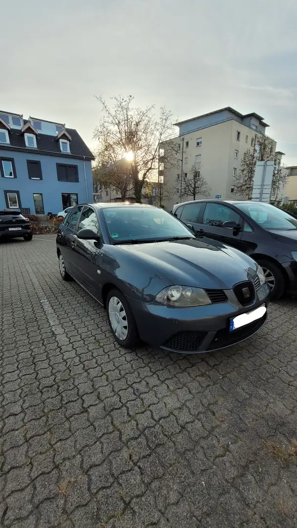 SEAT Ibiza 1.4 16V Reference Grau - 2