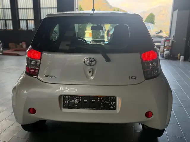 Toyota Iq view 4