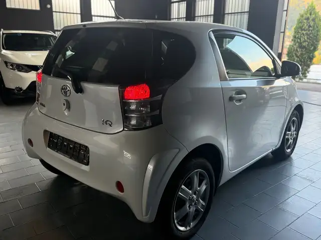 Toyota Iq view 2
