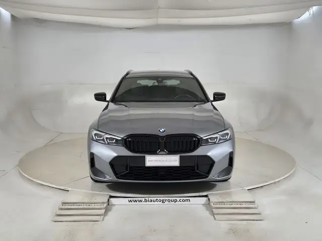 BMW 3 Series view 3