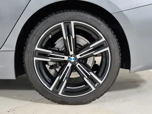 BMW 3 Series view 14