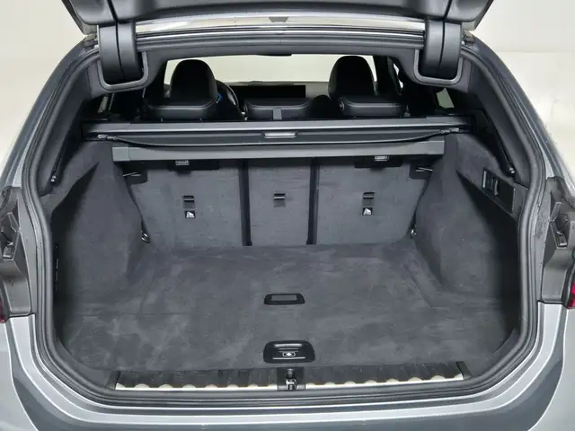 BMW 3 Series view 13