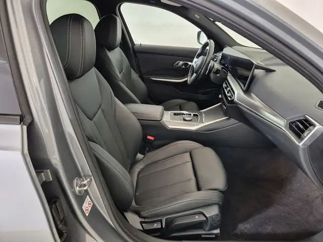 BMW 3 Series view 10