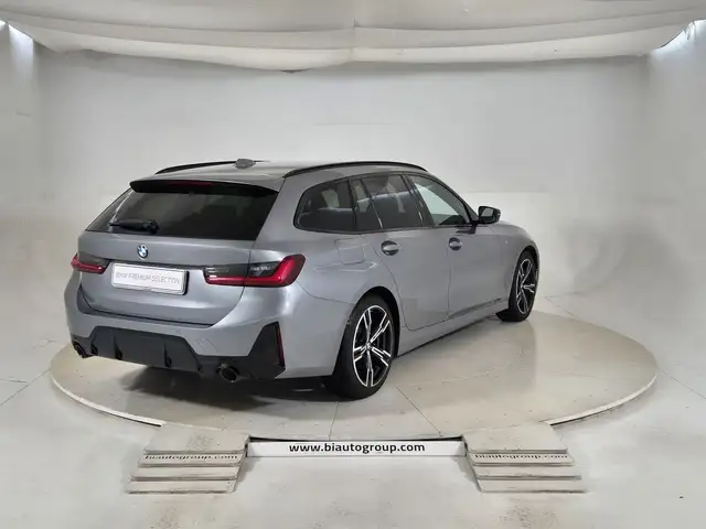 BMW 3 Series view 5
