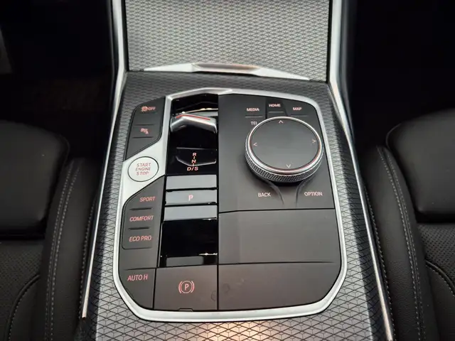 BMW 3 Series view 11
