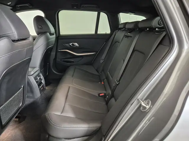 BMW 3 Series view 8