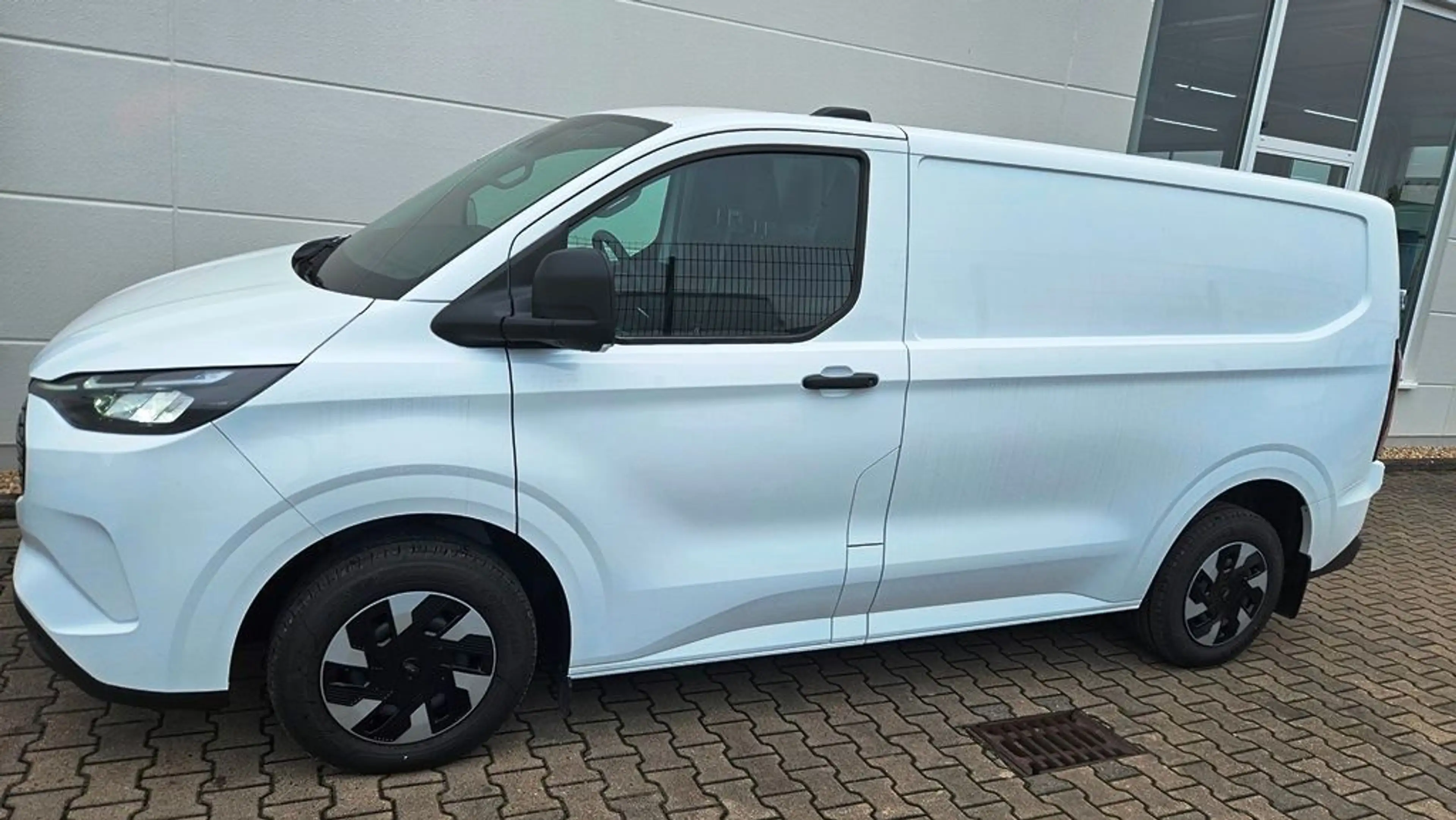 Ford Transit Custom BEV Kasten L1 AHK Winterpaket — photo 2
