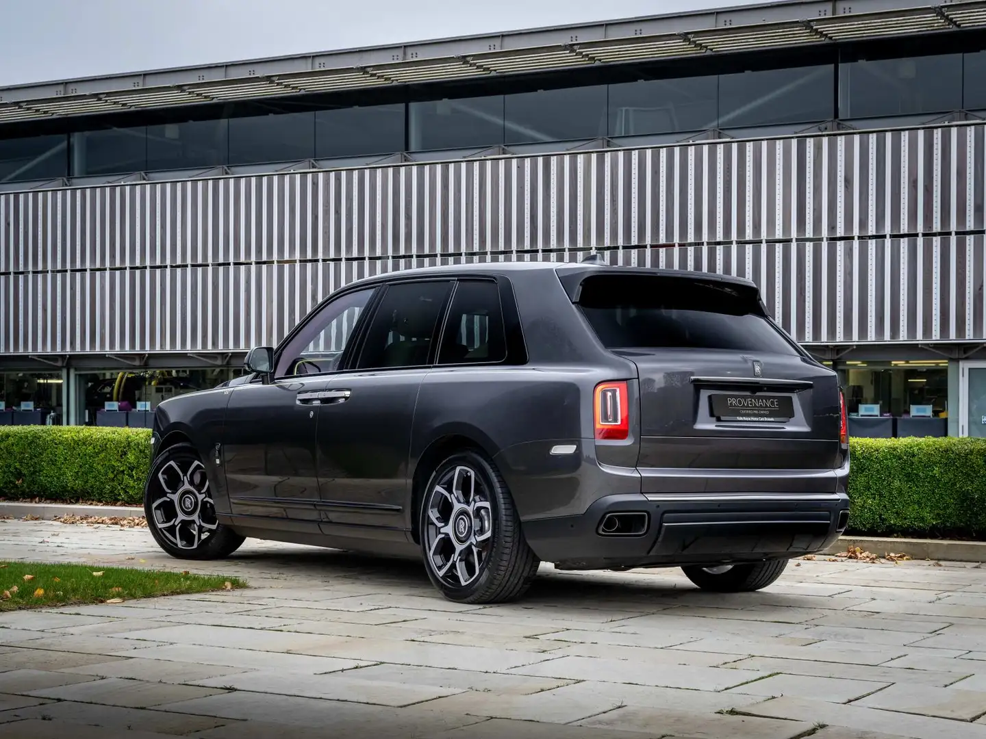 Rolls-Royce Cullinan Black Badge Cullinan *PROVENANCE* Grau - 2