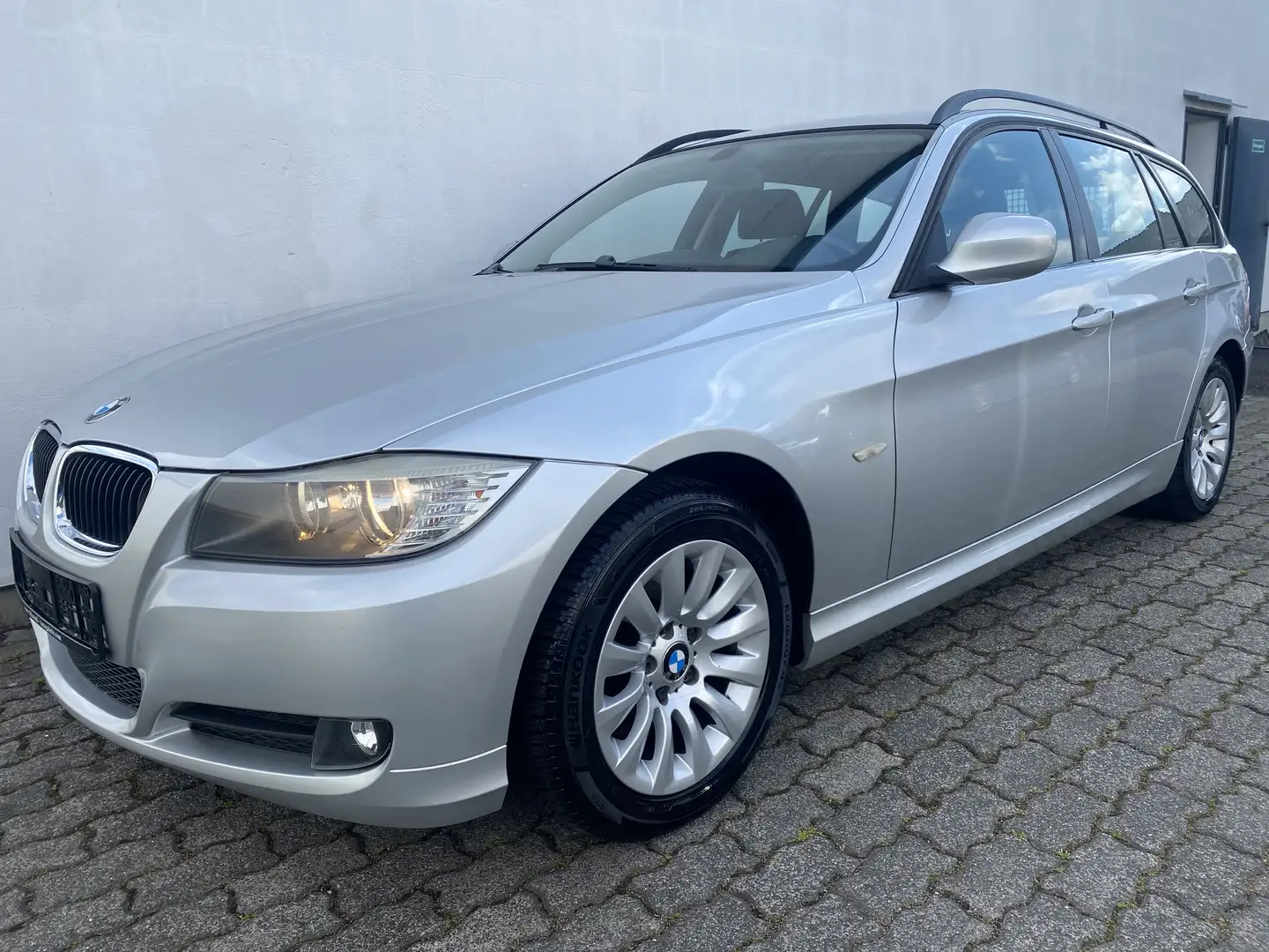 BMW 320 320d E91 DPF Touring Klima/Navi/LM/2.Ha/UNFALLFREI Stříbrná - 1