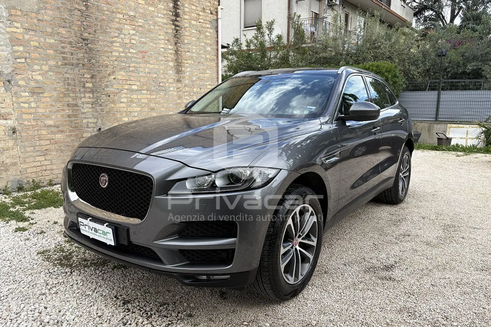 Jaguar F-Pace F-Pace 2.0 D 180 CV AWD aut. Portfolio Plateado - 1
