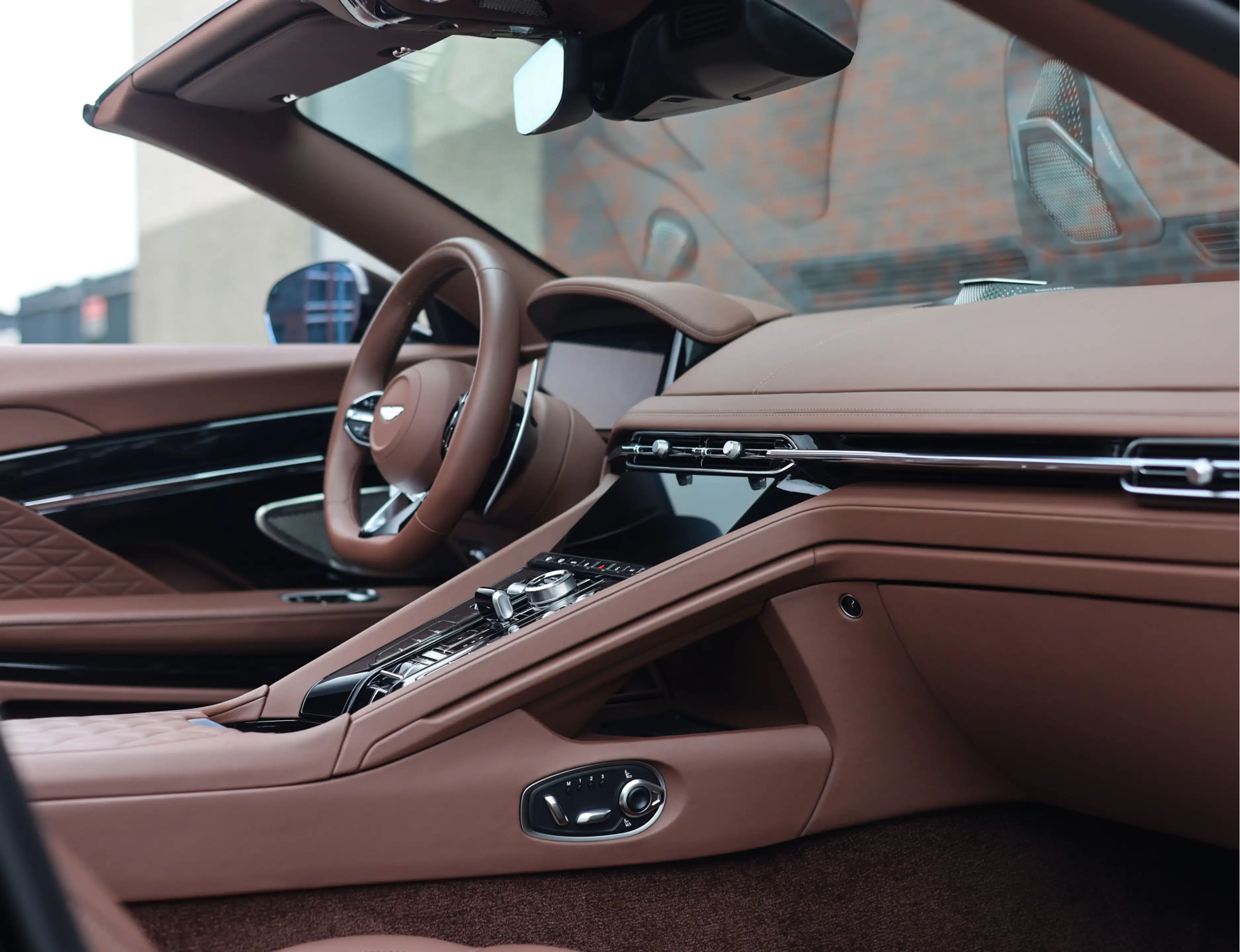 Aston Martin DB12 Volante 4.0 V8 — photo 22