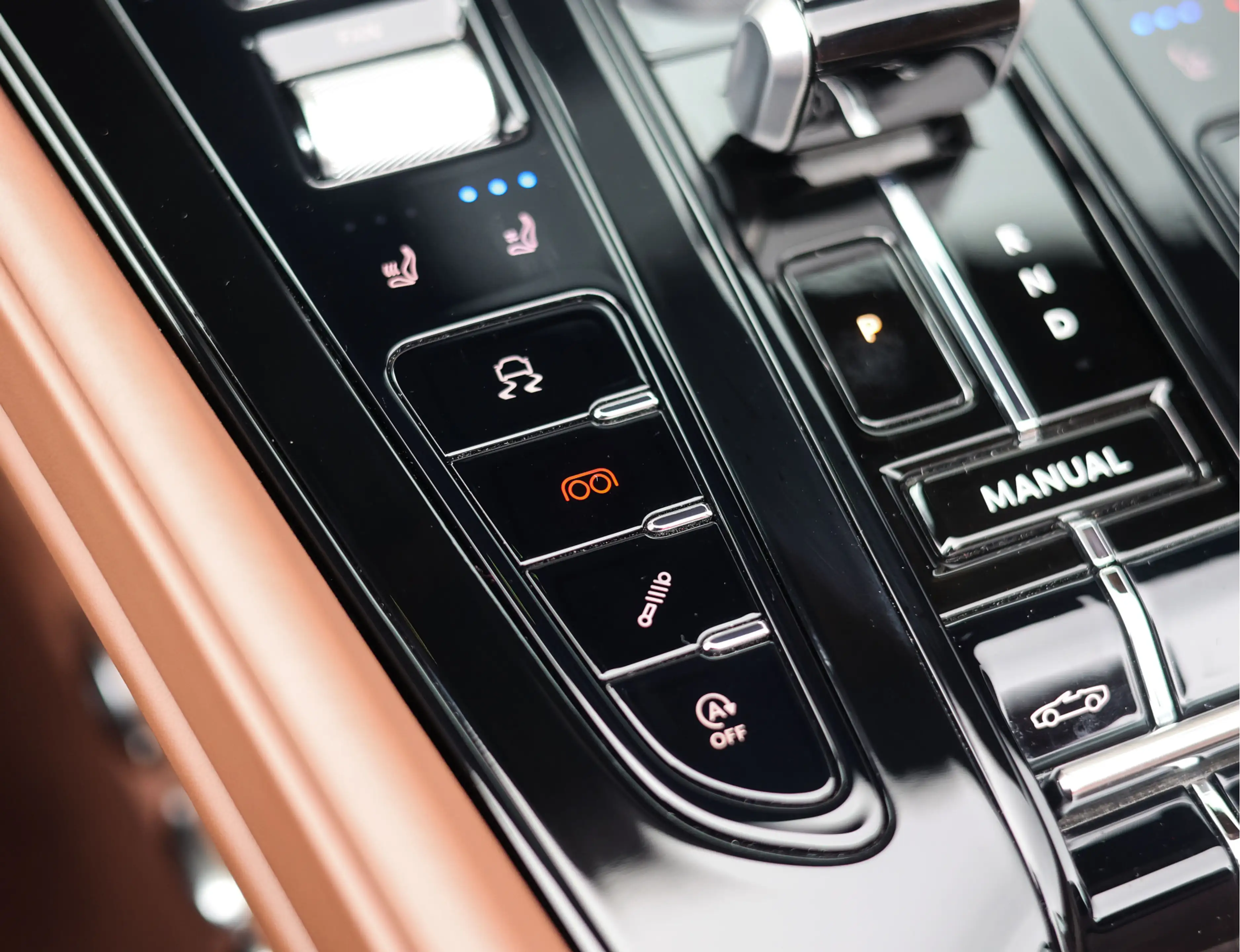 Aston Martin DB12 Volante 4.0 V8 — photo 34
