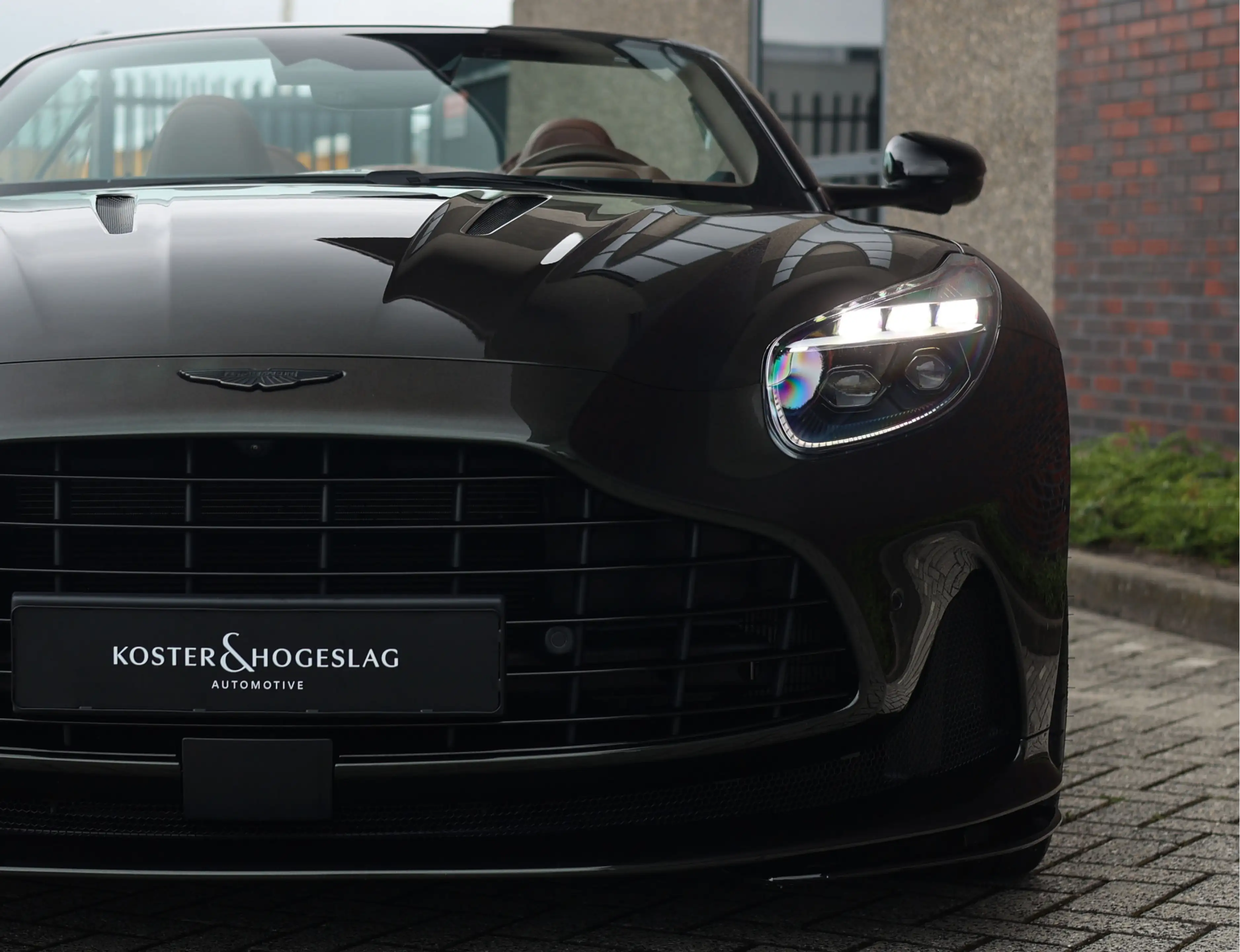 Aston Martin DB12 Volante 4.0 V8 — photo 12
