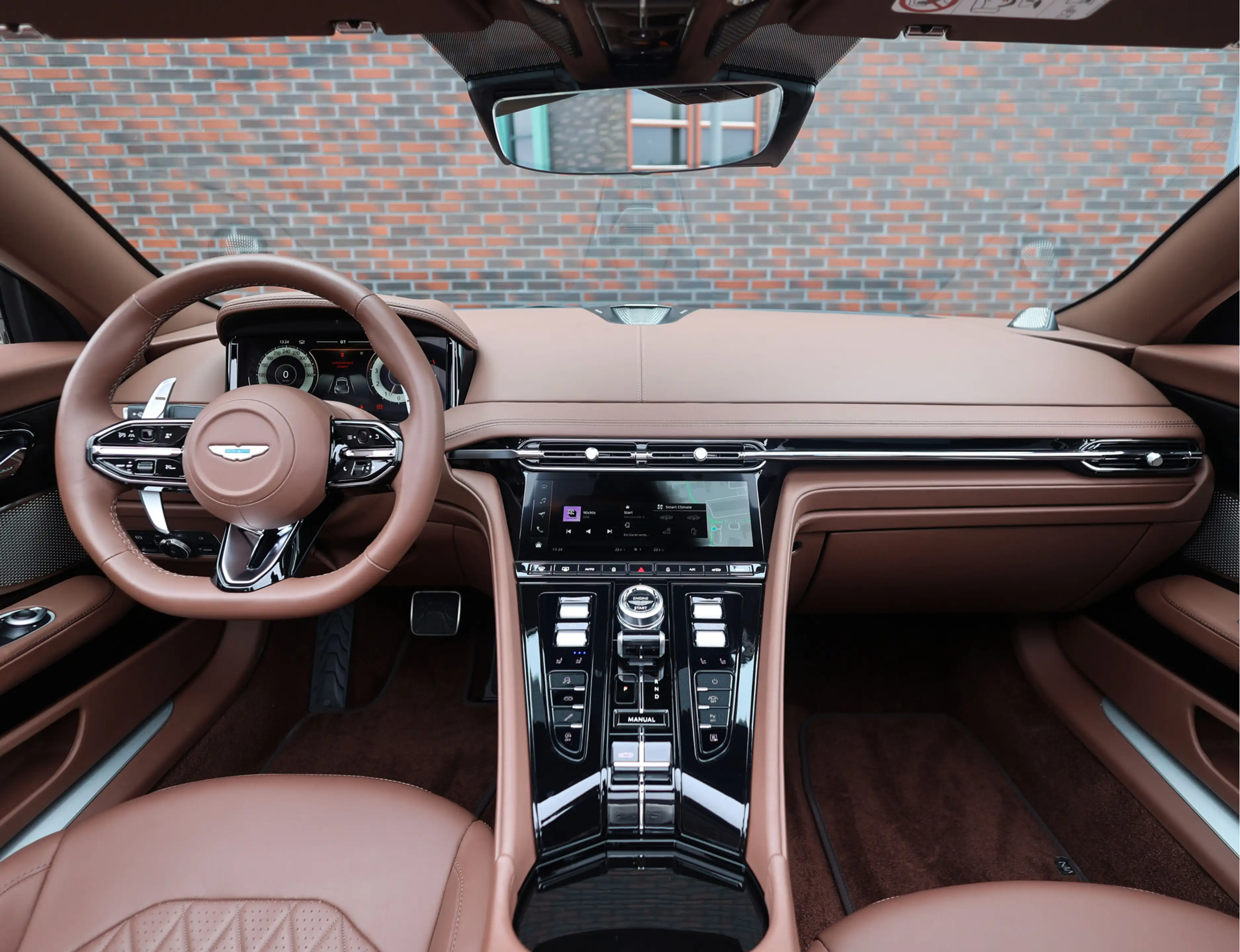 Aston Martin DB12 Volante 4.0 V8 — photo 3