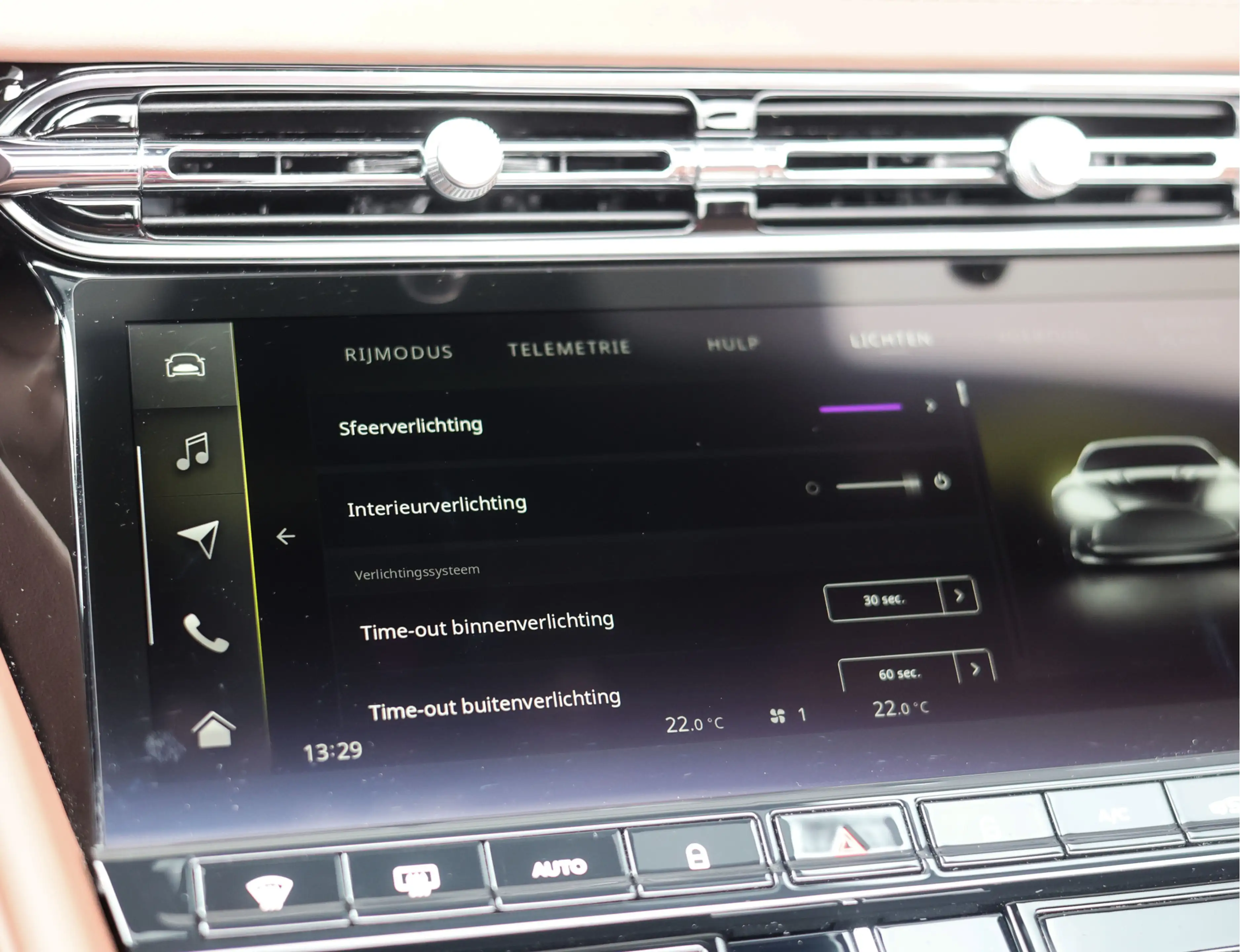 Aston Martin DB12 Volante 4.0 V8 — photo 43