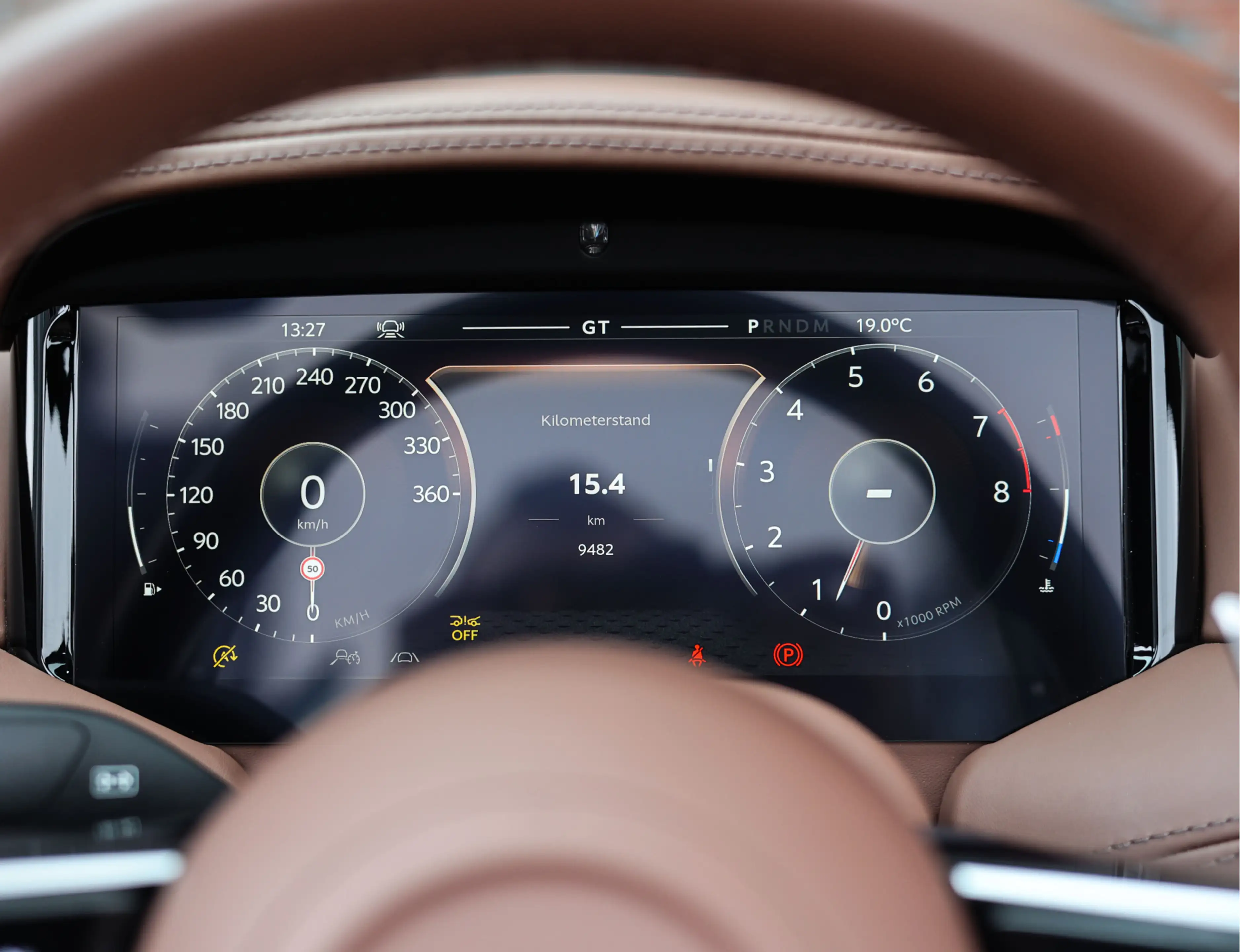 Aston Martin DB12 Volante 4.0 V8 — photo 37