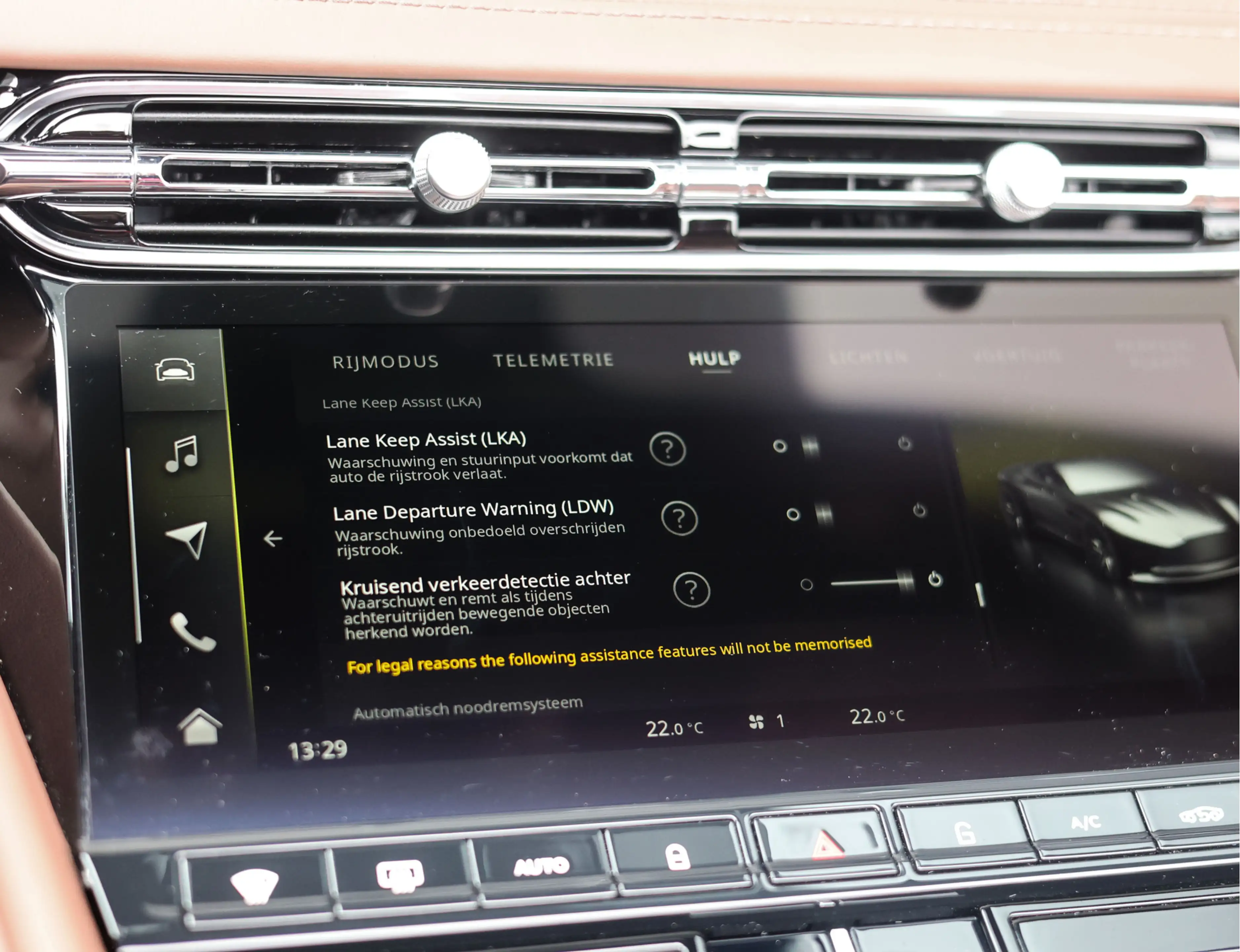 Aston Martin DB12 Volante 4.0 V8 — photo 42