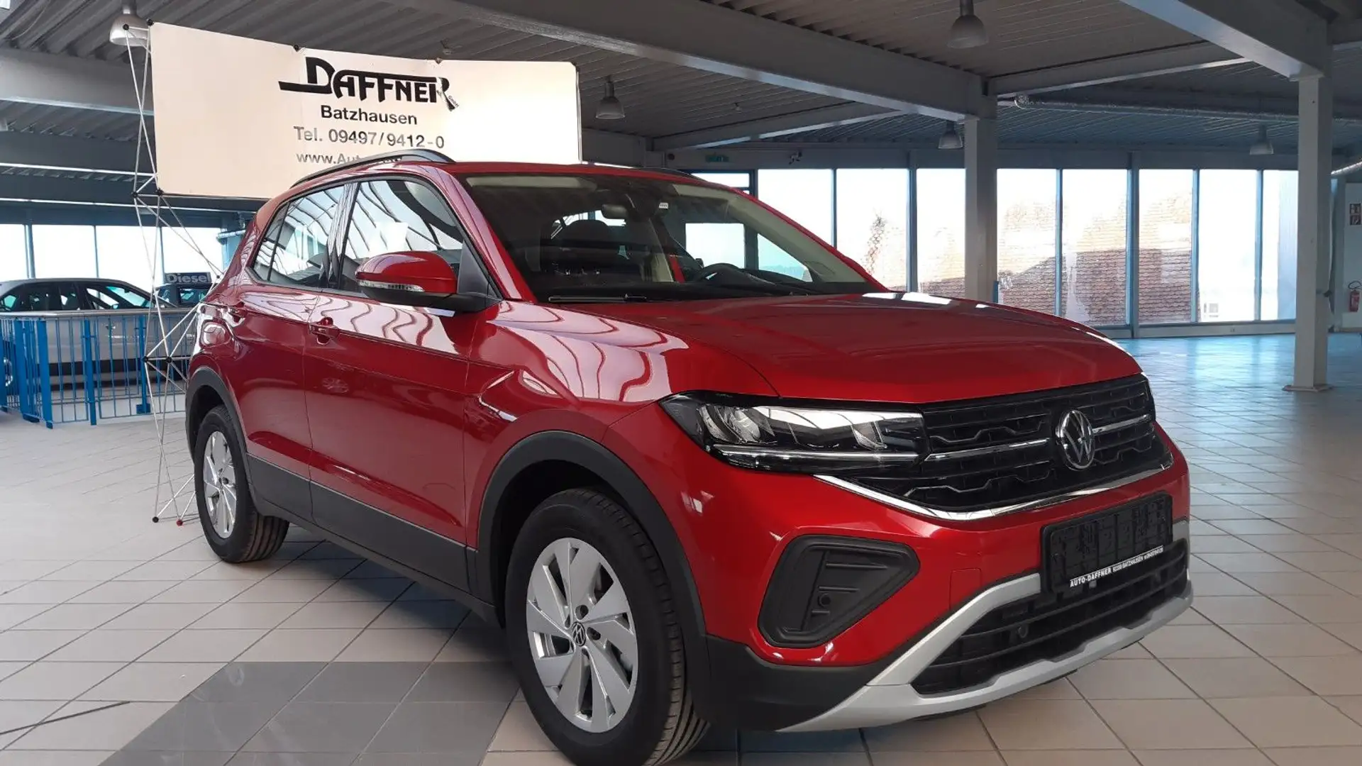 Volkswagen T-Cross 1.0 TSI OPF 85 kW Life/PDC/ SZHZG /DAB Rouge - 1