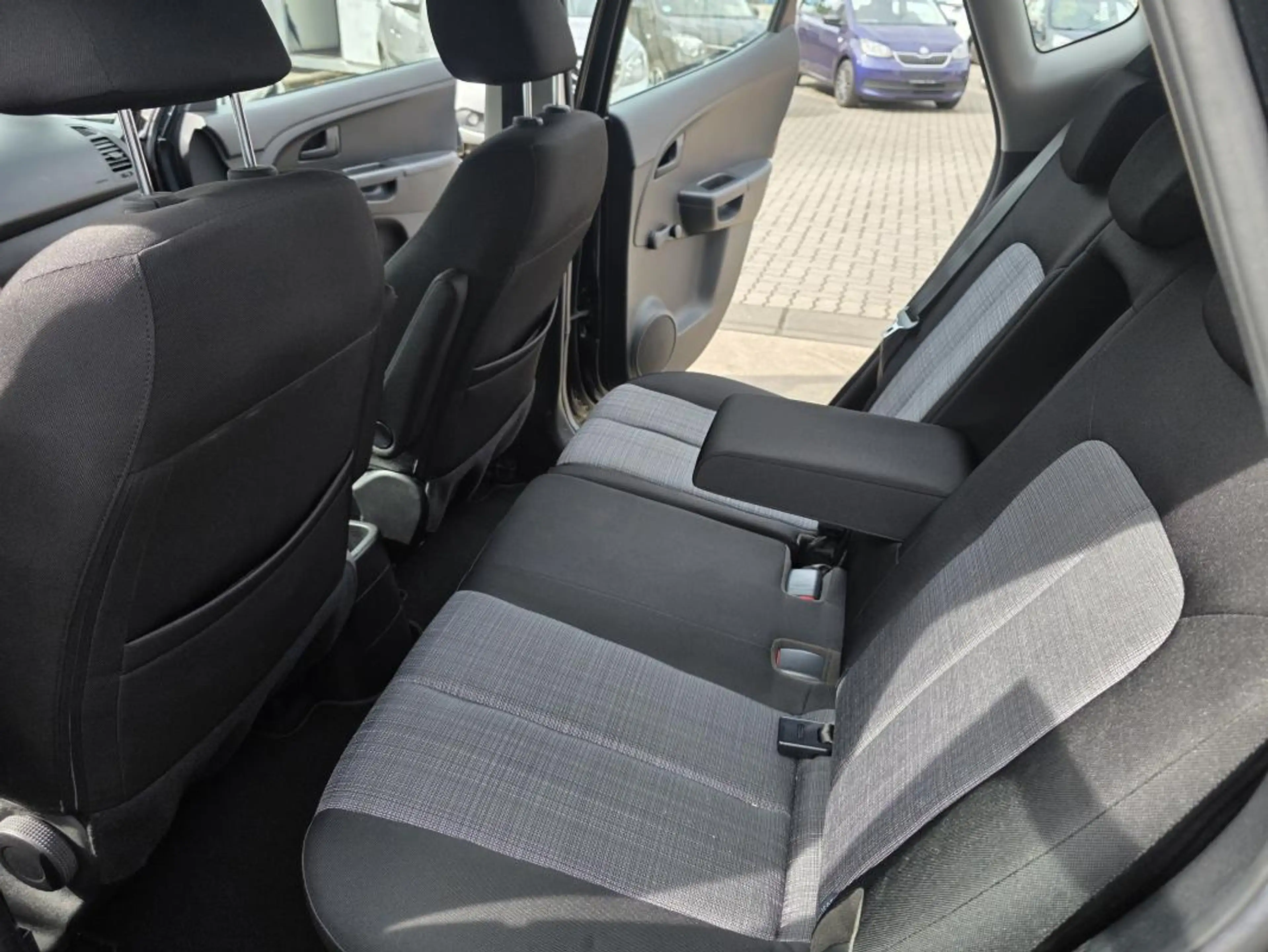 Kia Venga Attract — photo 5