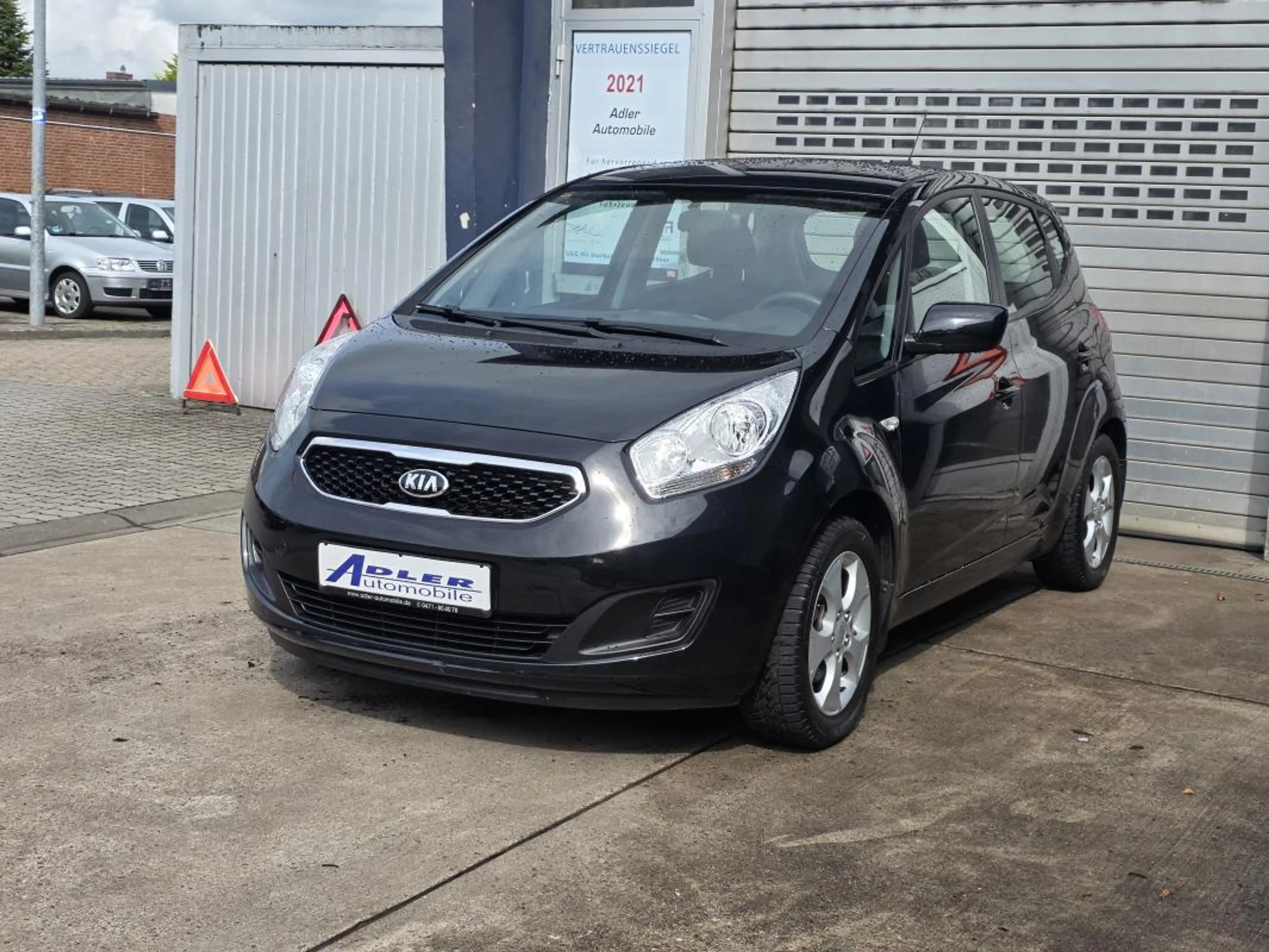 Kia Venga Attract — photo 8