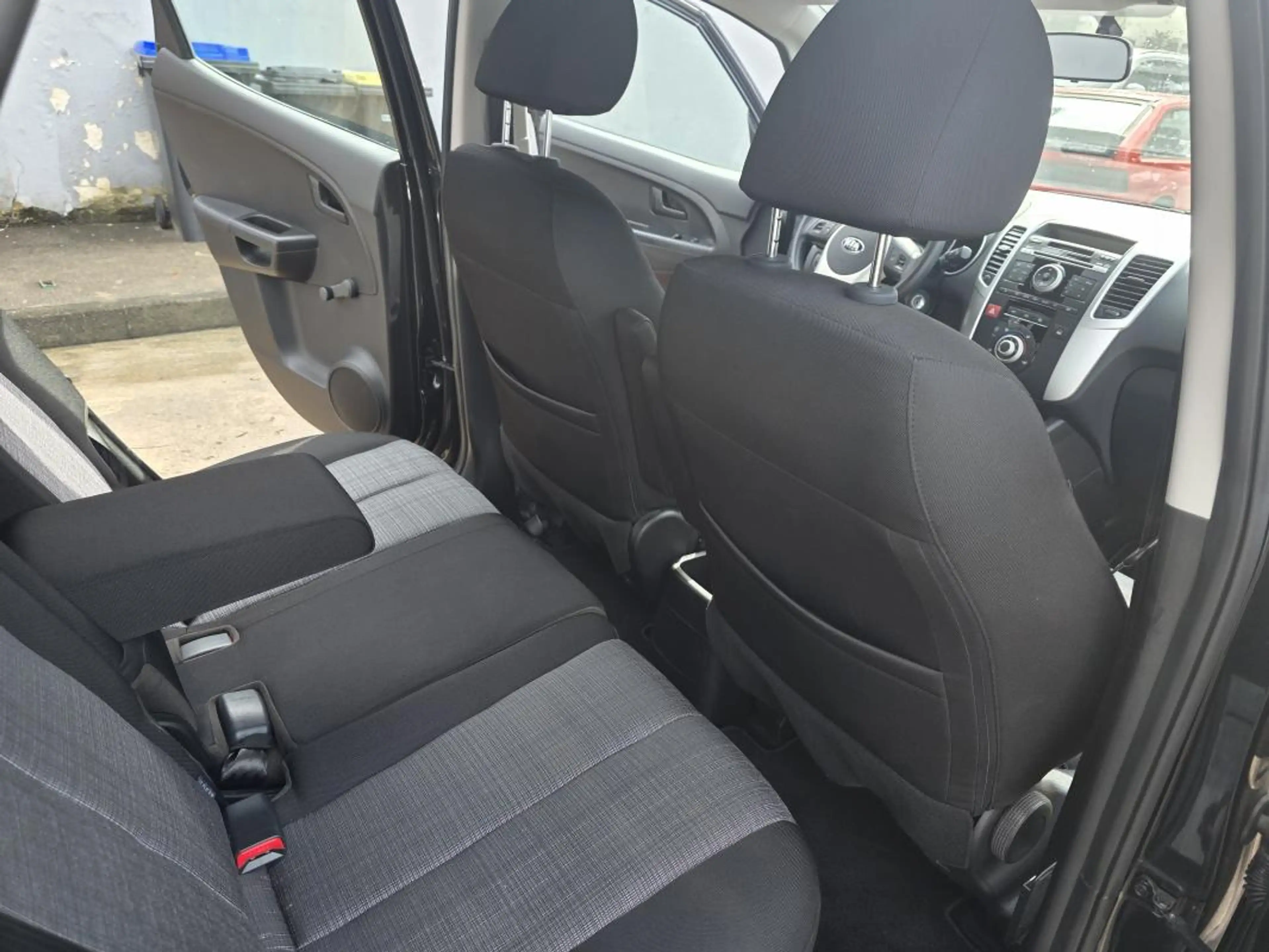 Kia Venga Attract — photo 4