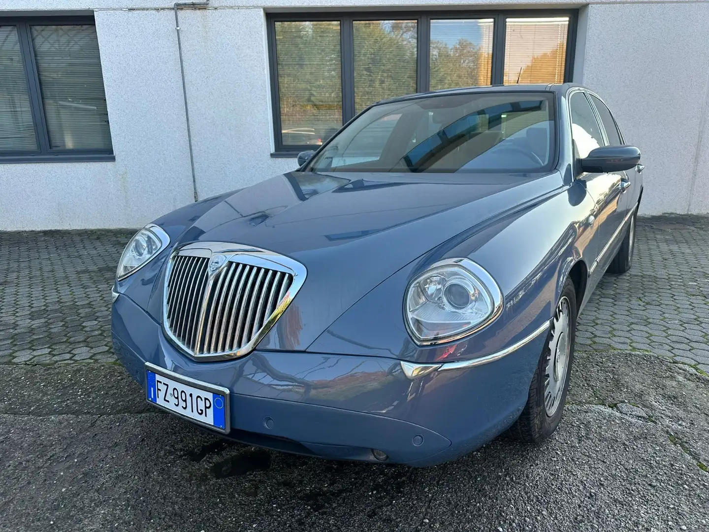 Lancia Thesis 3.0 V6 24v Emblema auto alcantara full optionals Blau - 1