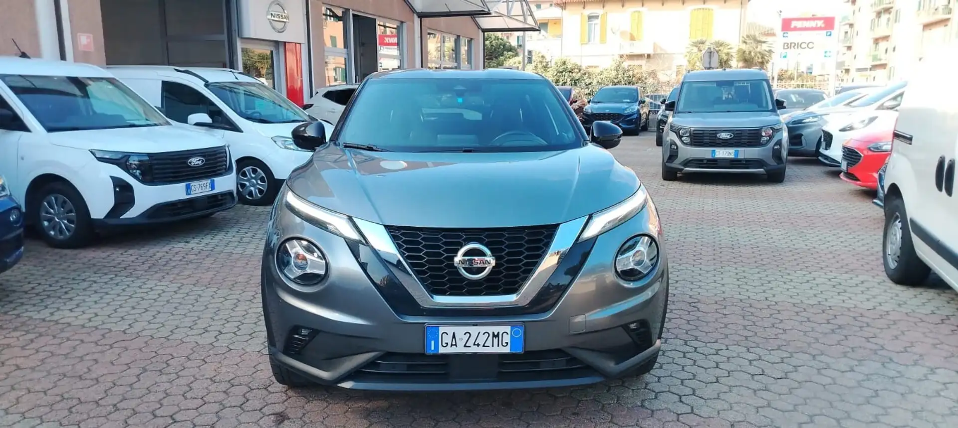 Nissan Juke 1.0 DIG-T 117 CV Tekna Grijs - 2