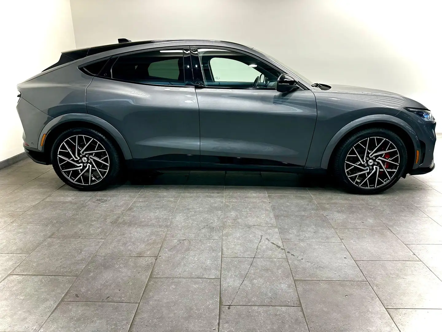 Ford Mustang Mach-E GT AWD Factory Performance Upgrade 442KW Gris - 2