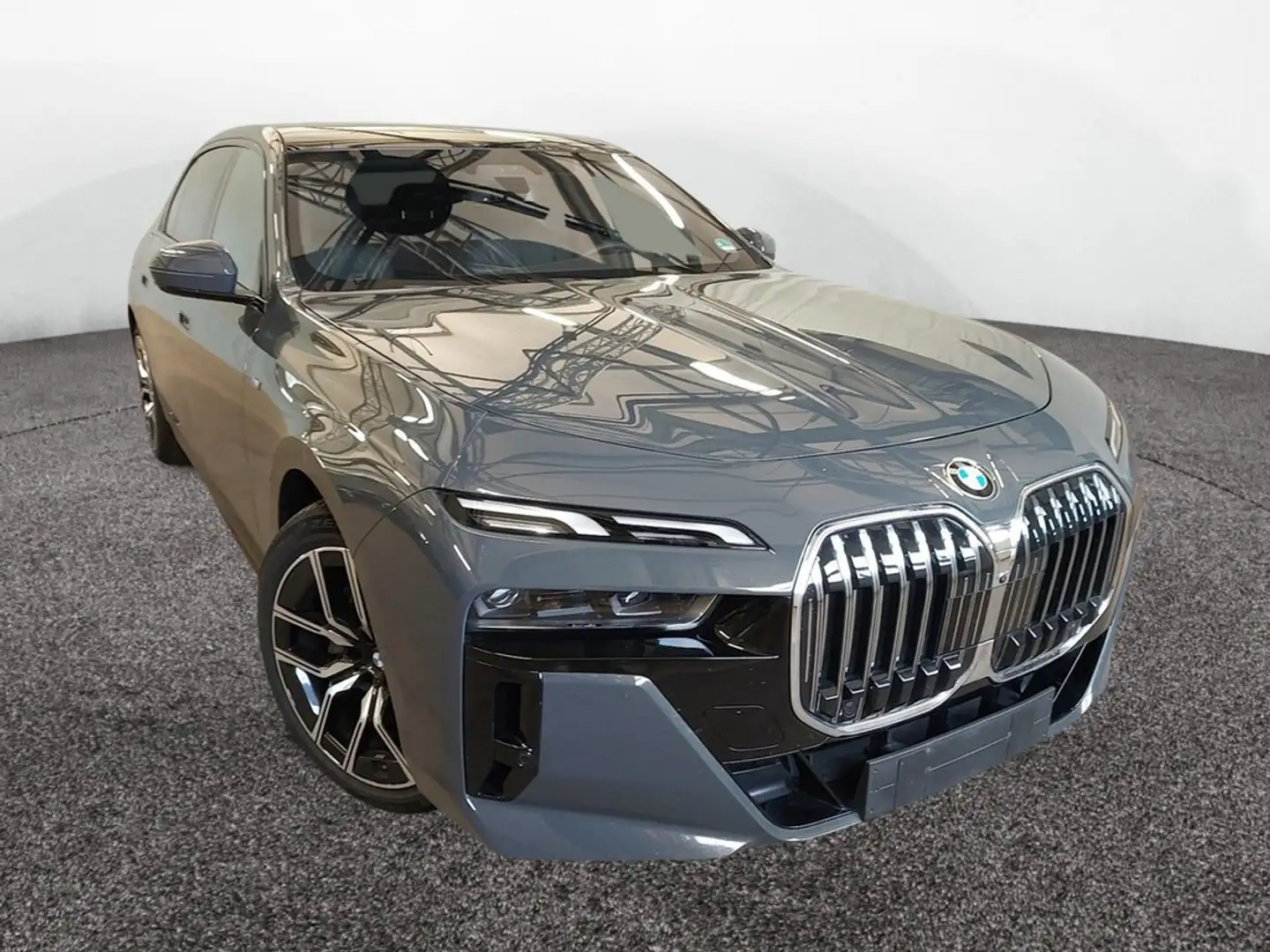 BMW 740 d xDrive M Sport TV+STANDHZG+PANO-SKY Grau - 2