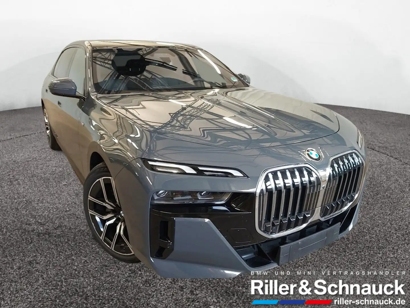 BMW 740 d xDrive M Sport TV+STANDHZG+PANO-SKY Grau - 2
