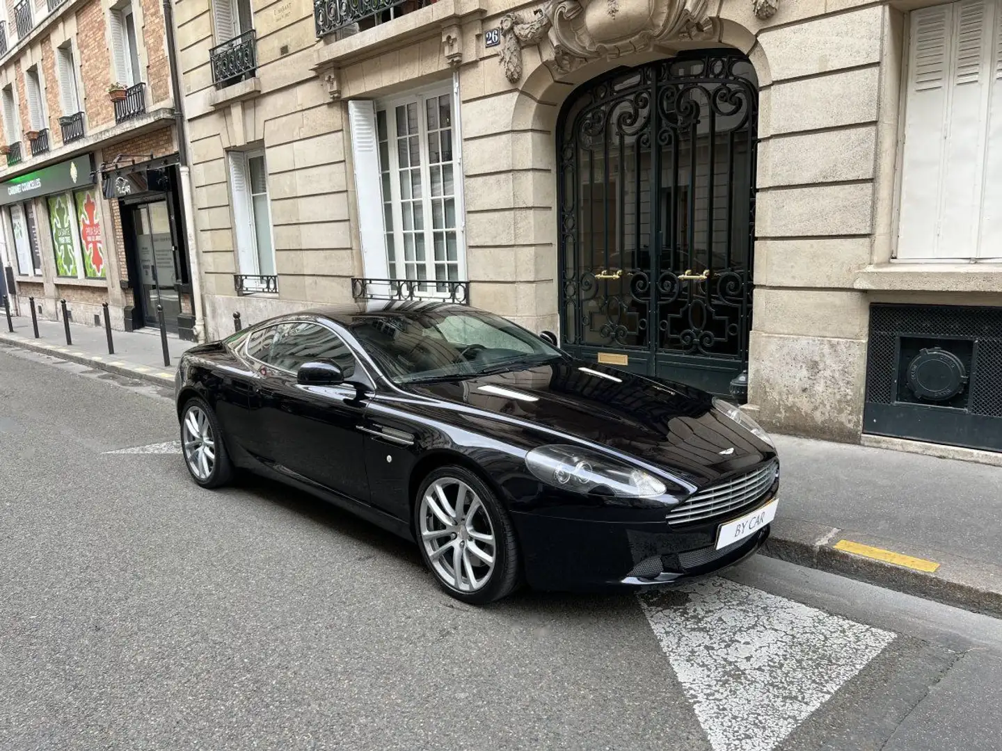 Aston Martin DB9 Noir - 1