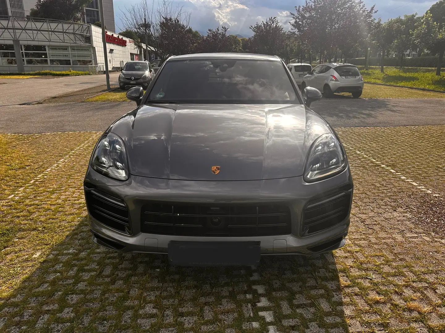 Porsche Cayenne GTS Grau - 2
