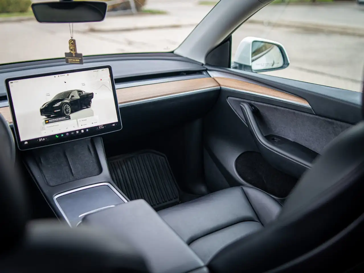 Tesla Model Y снимка Tesla Model Y