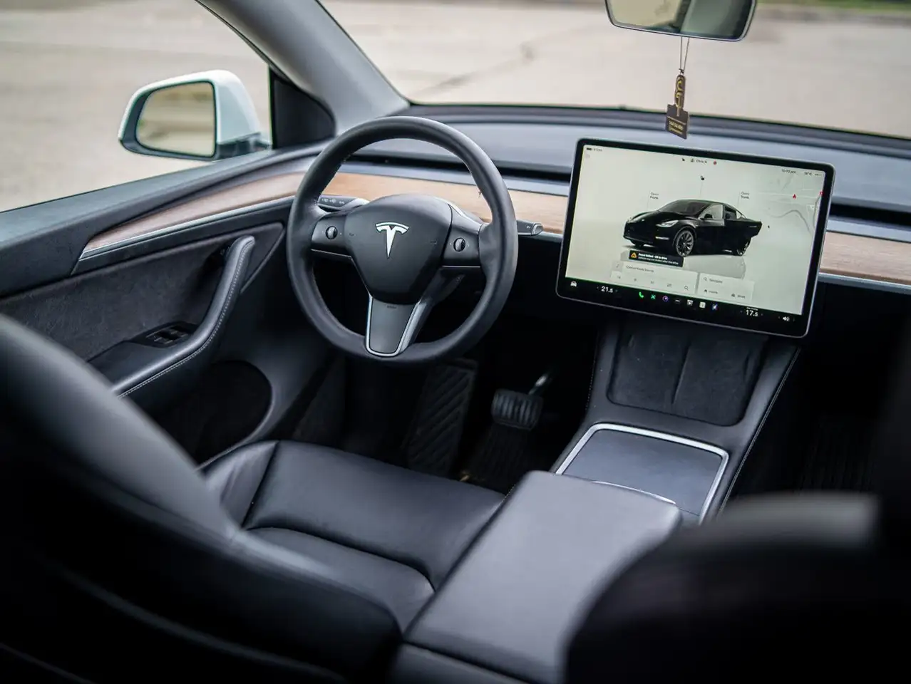 Tesla Model Y снимка Tesla Model Y