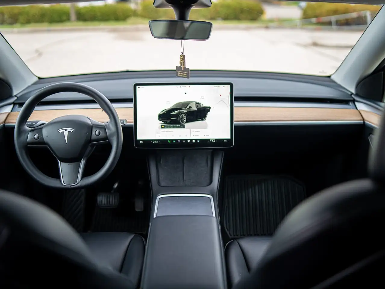 Tesla Model Y снимка Tesla Model Y