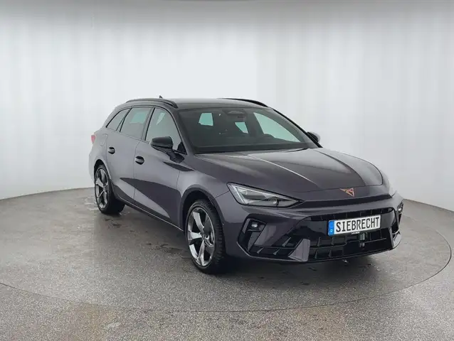 Cupra Leon view 3