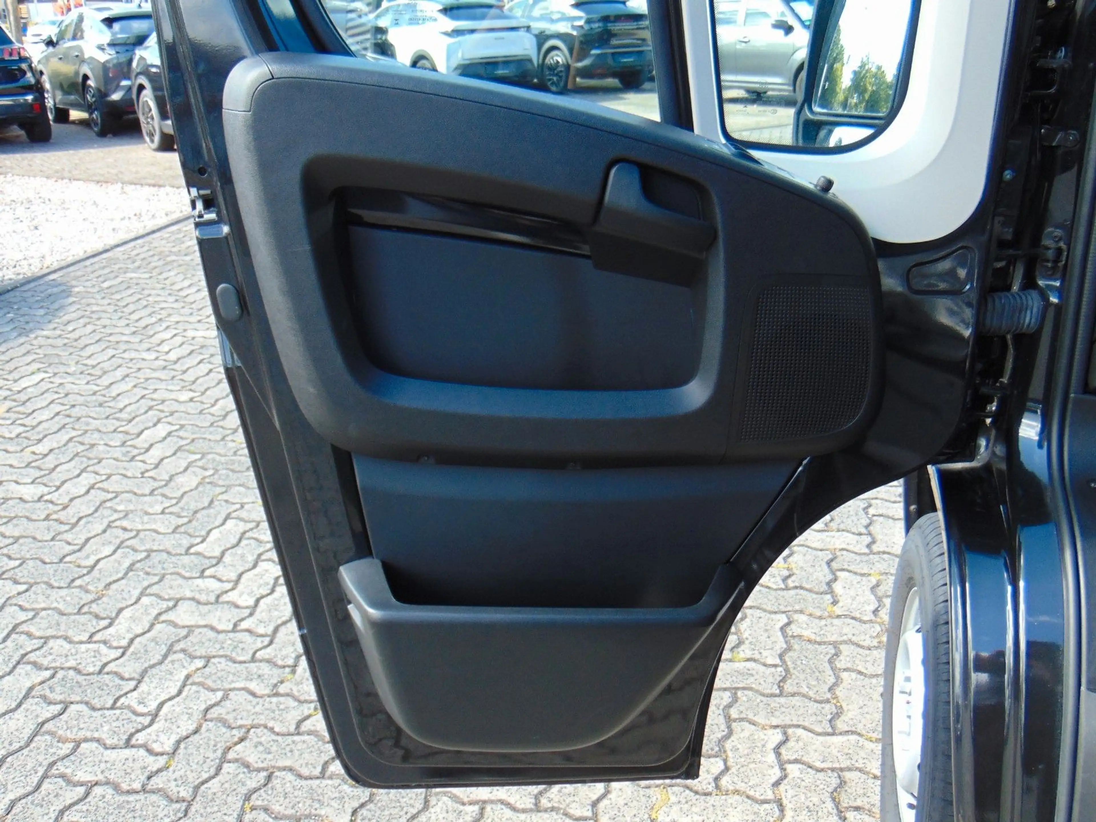 Peugeot Boxer Kasten Hochraum 335 L2H2 BlueHDi — photo 9