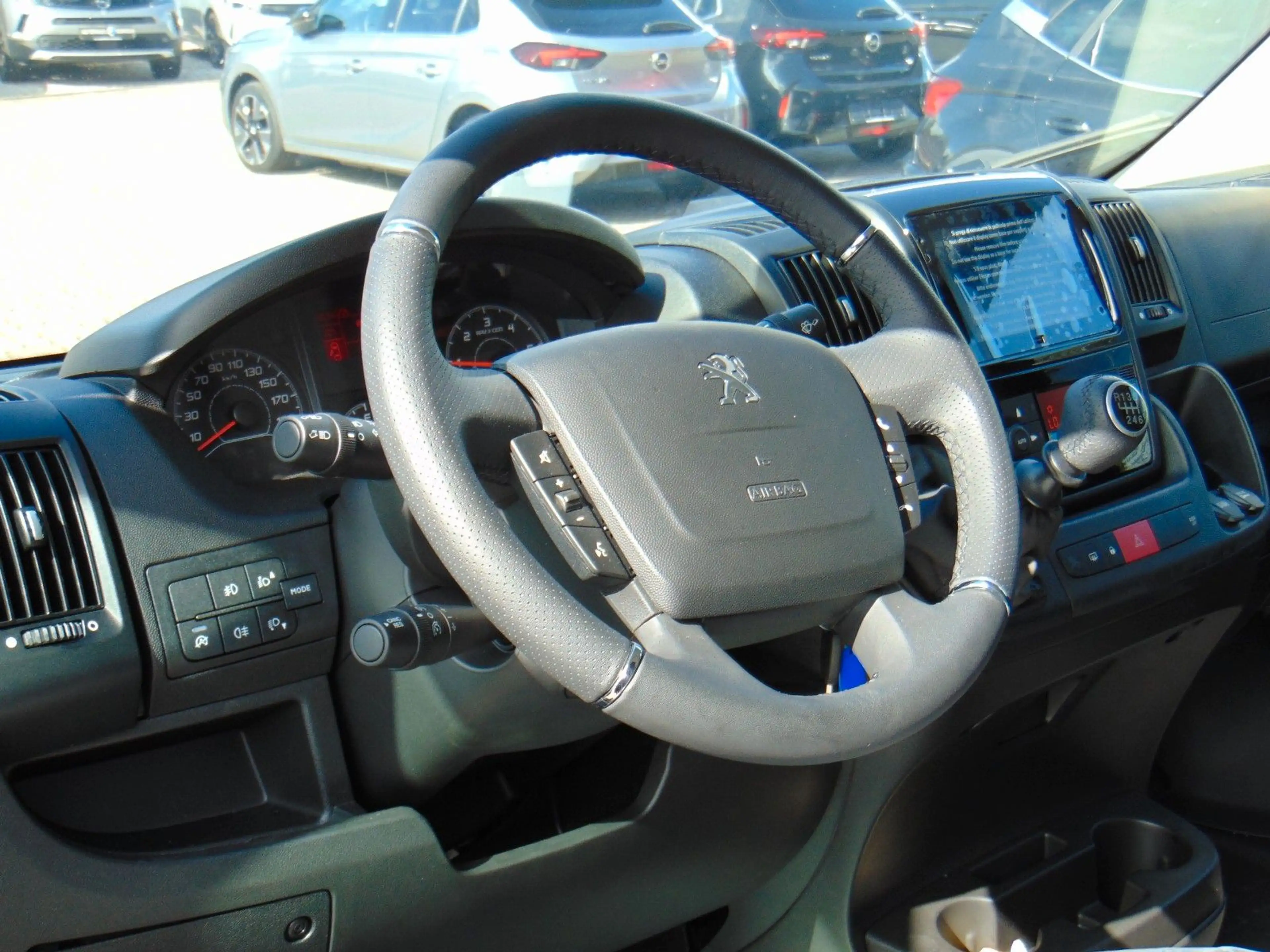 Peugeot Boxer Kasten Hochraum 335 L2H2 BlueHDi — photo 11