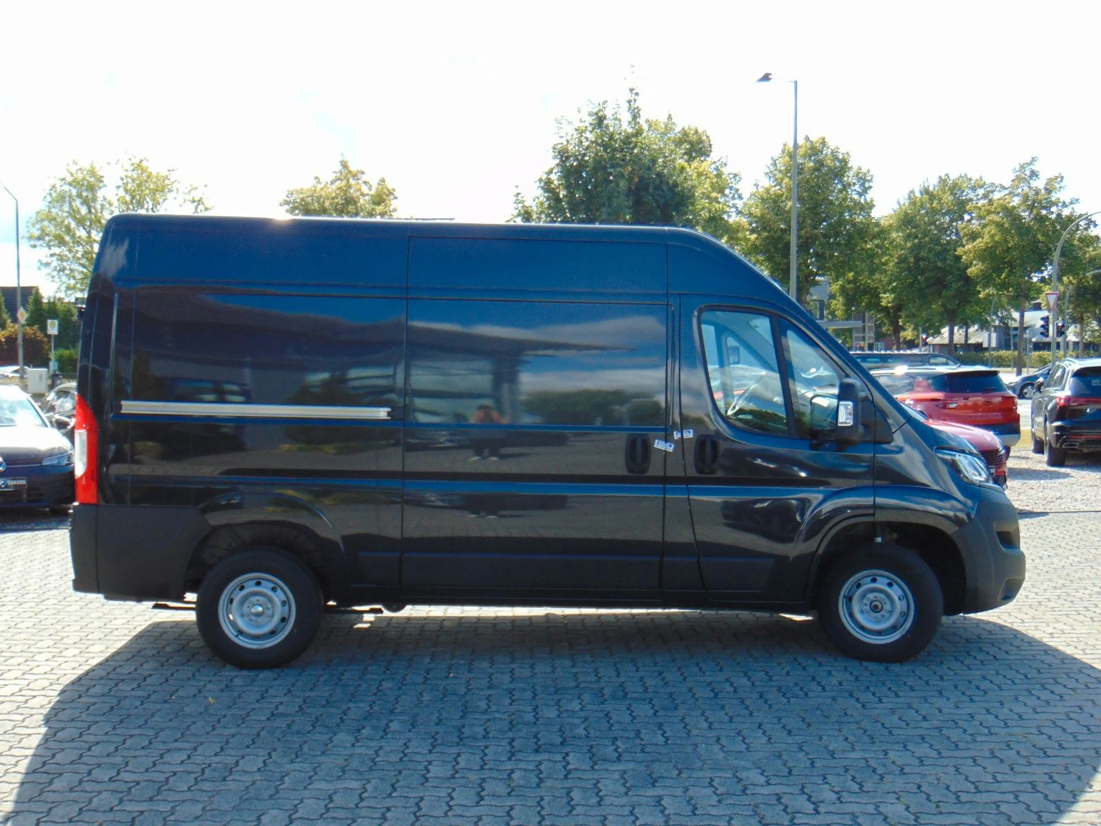 Peugeot Boxer Kasten Hochraum 335 L2H2 BlueHDi — photo 5