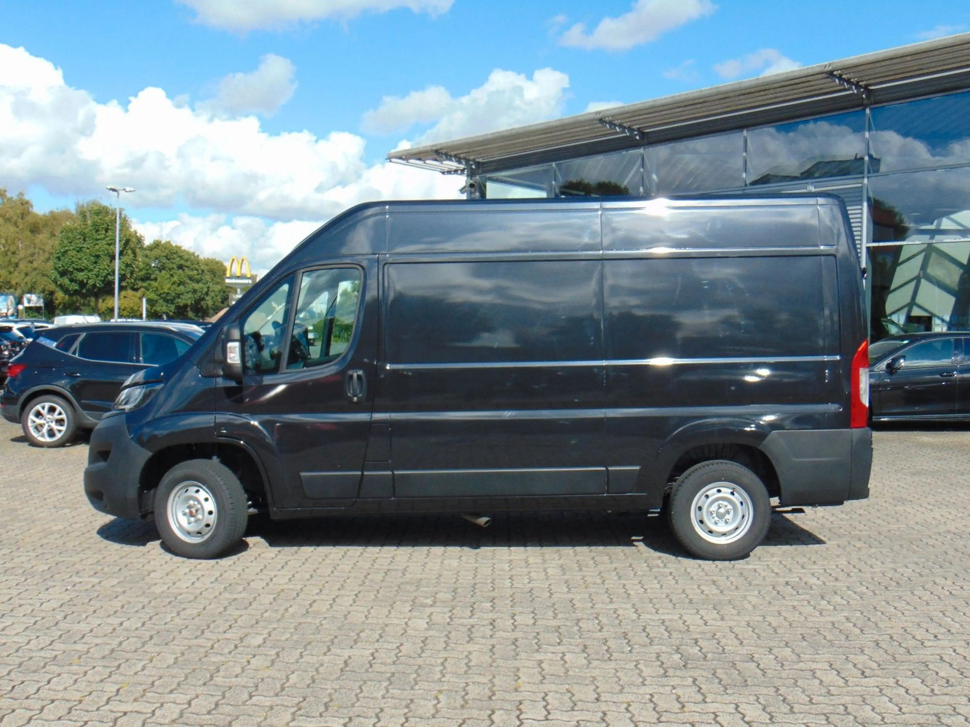 Peugeot Boxer Kasten Hochraum 335 L2H2 BlueHDi — photo 2