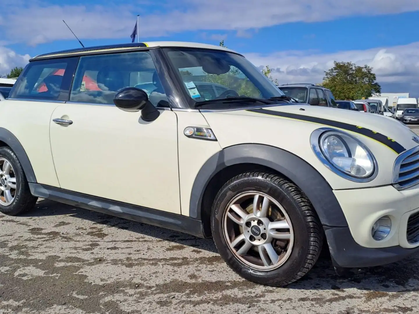 MINI One 2 1.6 i 75 cv Beige - 2