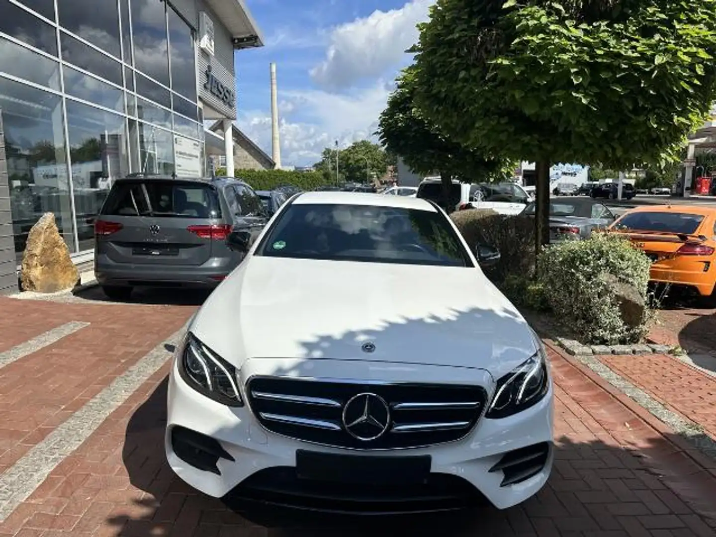 Mercedes-Benz E 350 e AMG Line LED Temp Navi 360° - 2