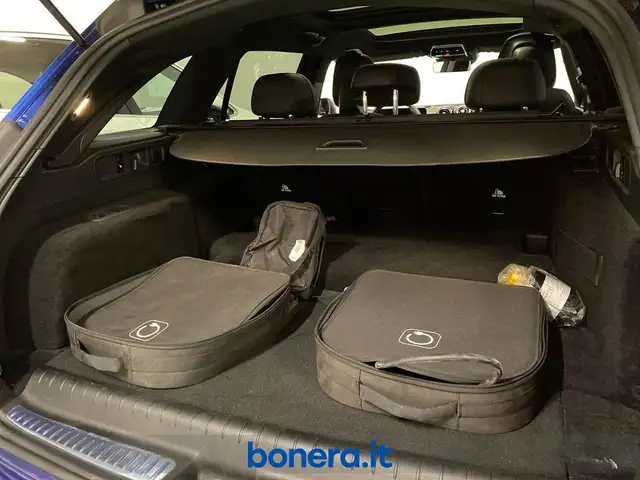 Mercedes-Benz C-Class view 9